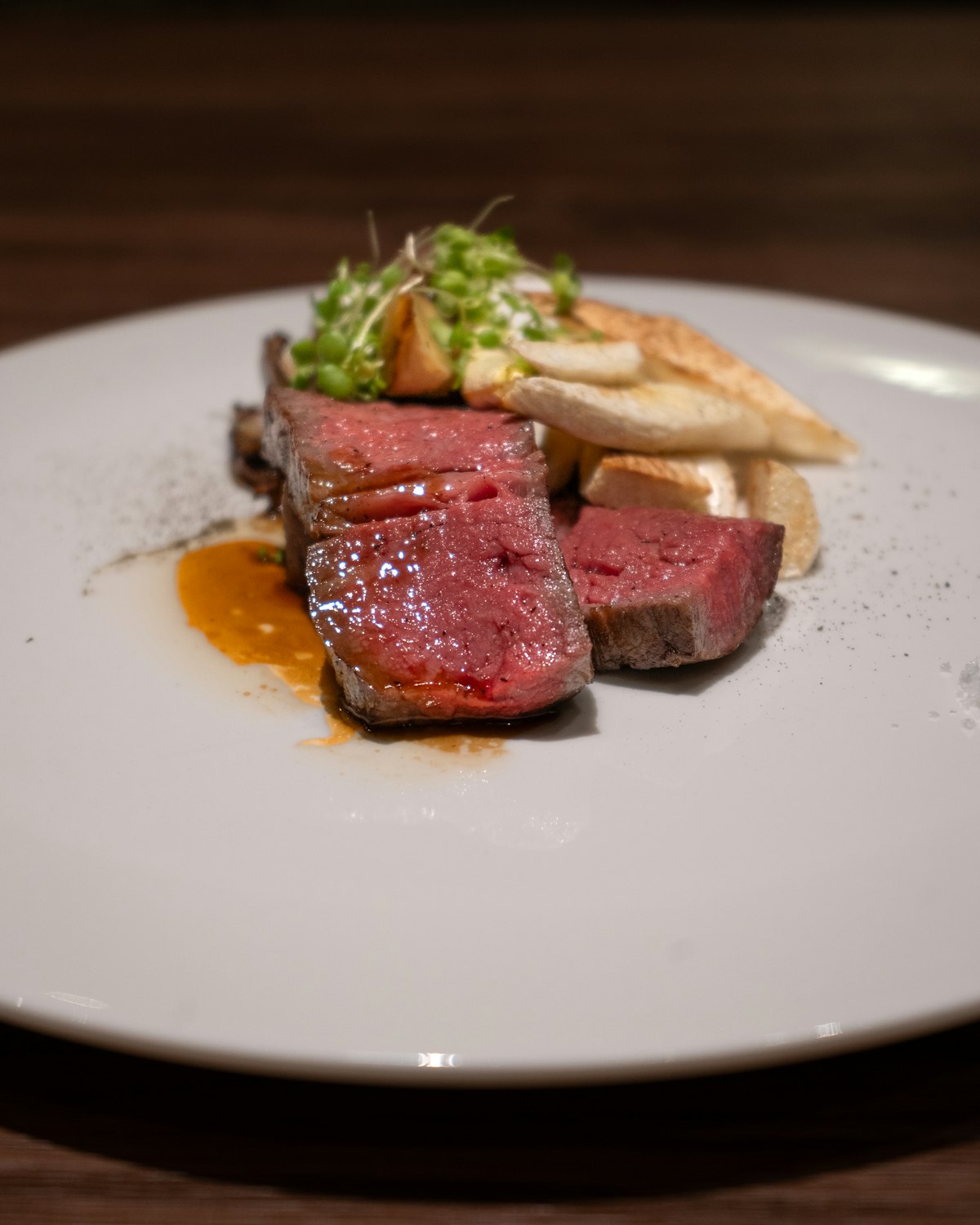 Ojo de bife a las brasas con puré rústico